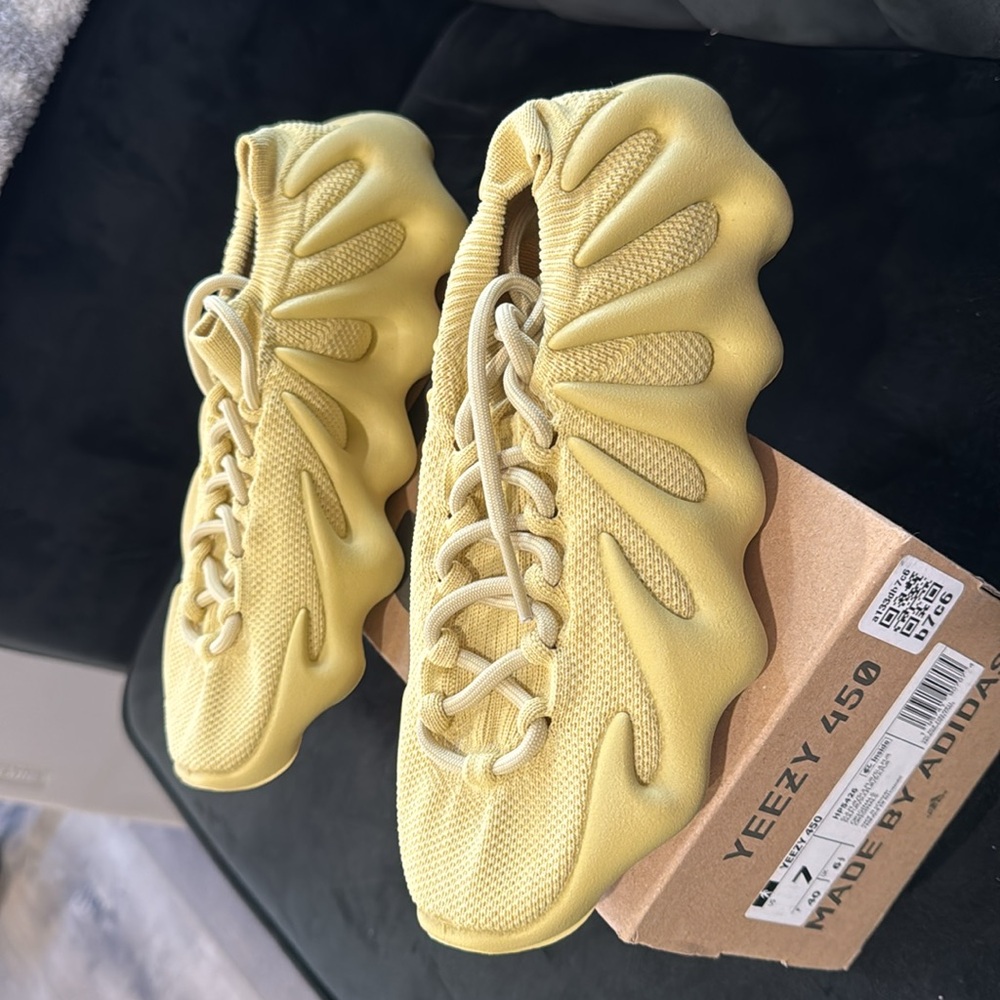Yeezy 450 sulfur color size 7 women's shoes - Picture 3 of 8